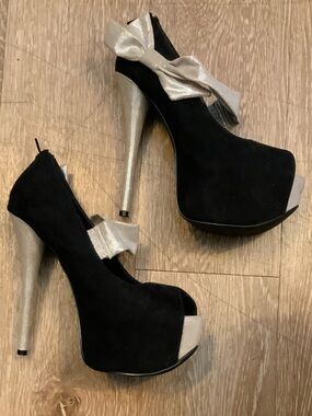 Scene Weaver Black and Silver Peep-Toe Platform Heels with Bow Accent